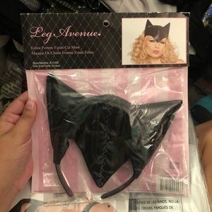 USED ONCE*** Leg Avenue Halloween Cat Mask